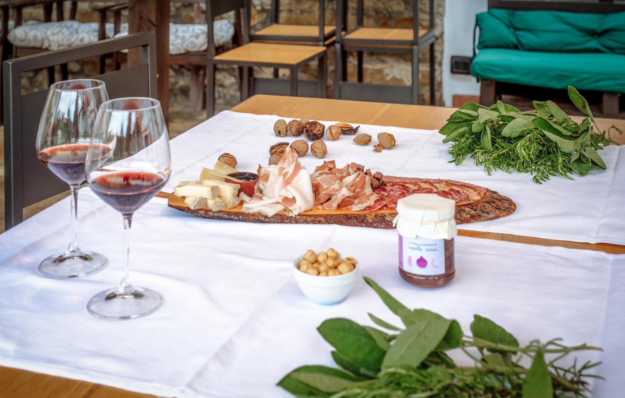 Agriturismo Tenuta San Giuseppe Cossano Belbo ภายนอก รูปภาพ