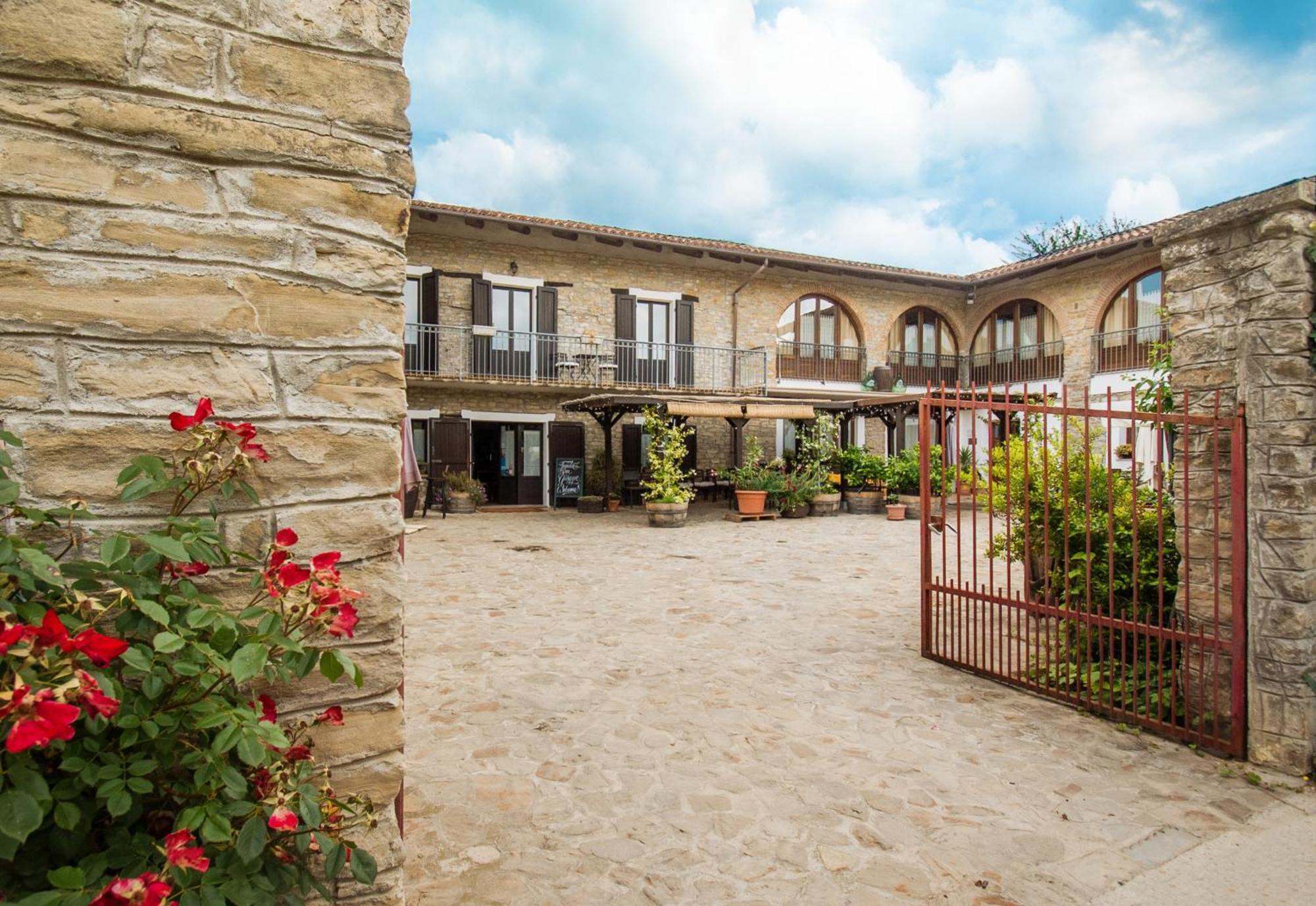 Agriturismo Tenuta San Giuseppe Cossano Belbo ภายนอก รูปภาพ