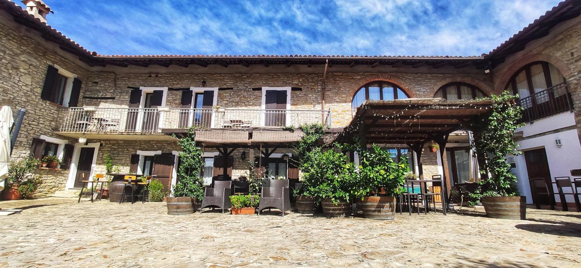 Agriturismo Tenuta San Giuseppe Cossano Belbo ภายนอก รูปภาพ